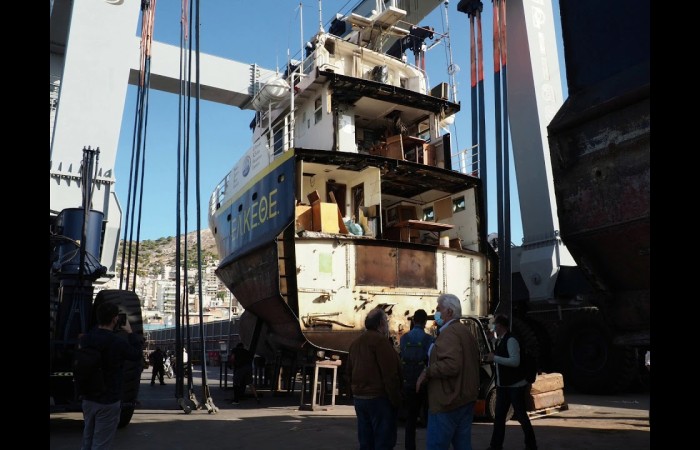 Bifurcation of the R/V PHILIA 26.10.2020